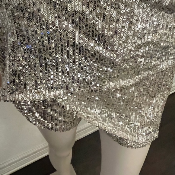 Front cross V neck silver jumpsuit skort, long sleeve, zipper, sequin romper - Picture 11 of 13